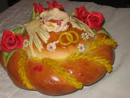 Loaf с ръцете си върху традициите на сватбени и съвети (сватбени) Loaf с ръцете си върху традициите на сватбени и съвети