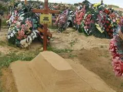 Когато се поставят паметник на гроба
