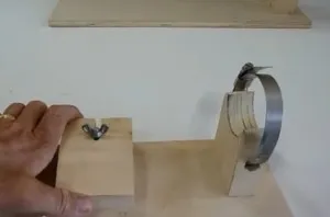 Струг за дърво с ръцете си