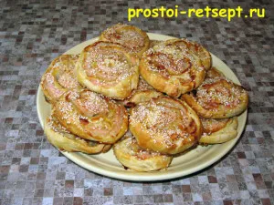Пилешки рулца от бутер тесто, готови да прости!