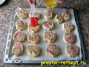 Пилешки рулца от бутер тесто, готови да прости!