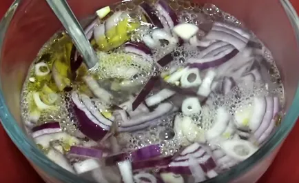 Мариновани лук в оцет за бързо хранене