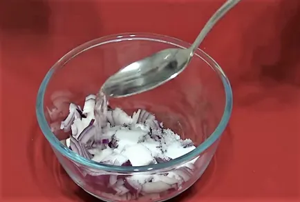 Мариновани лук в оцет за бързо хранене