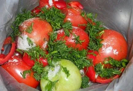 Мариновани домати в опаковката, това е вкусно!