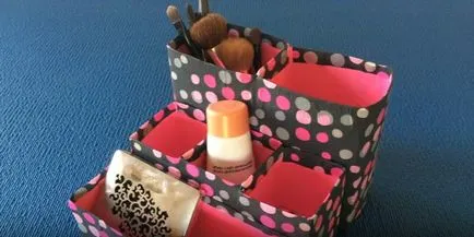 Организатор (гърдите) за козметика с ръцете си с изваждането от кутията, или изработени от дърво (кутия) Организатор (гърдите) за козметика с ръцете си с изваждането от кутията, или изработени от дърво