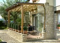 Перголи и арки, направени от дърво за градината