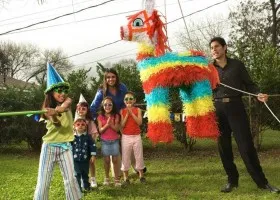 Pinata с ръцете си за празника
