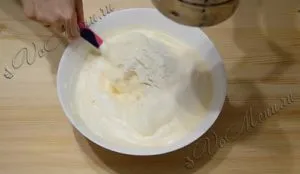 Gingerbread торта в рецептата фурна с стъпка по стъпка снимки