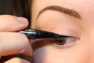 Eyeliner как да се прилагат и оттенък