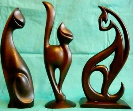 Изрязани фигури на животни, направени от дърво за градината