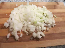 Салата с раци пръчки, яйца, сирене и краставици - свежест