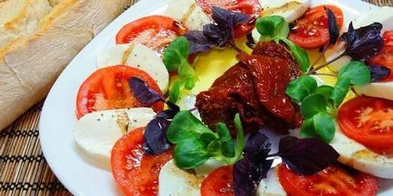 Салата Капрезе - стъпка по стъпка рецепти на италианската кухня със снимки