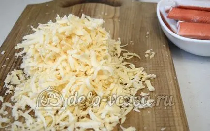 Пилешки салата с раци пръчки (8 снимки)