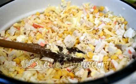 Пилешки салата с раци пръчки (8 снимки)