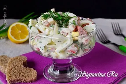 Салата с калмари, домати и яйца
