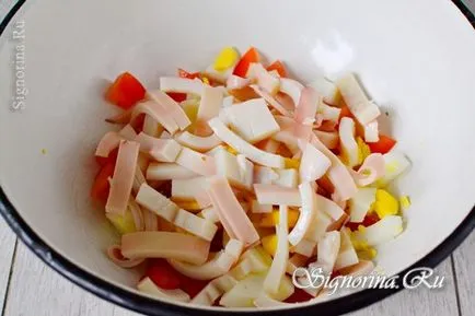 Салата с калмари, домати и яйца