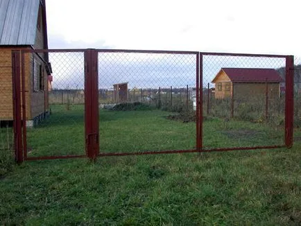 Изграждане на ограда с ръцете си - умението на училищна сграда