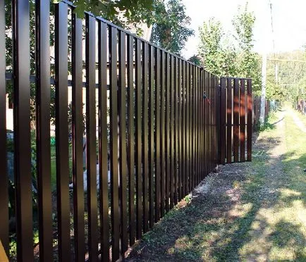 Изграждане на ограда с ръцете си - умението на училищна сграда