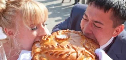 Сватбена питка с ръцете си