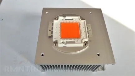 LED прожектор с ръцете си