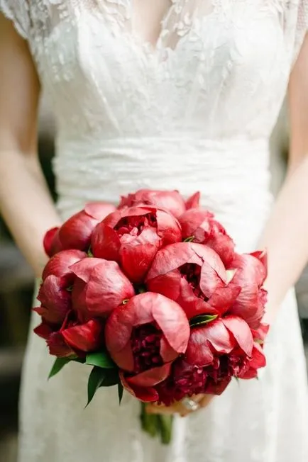 Сватбен букет от божур
