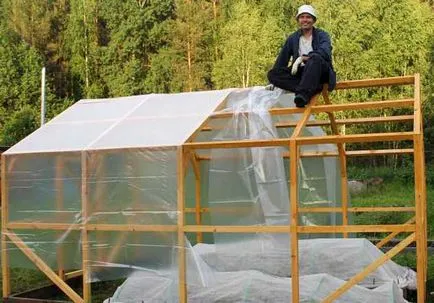 Парникови изработени от дърво с ръцете си рисунка на дървен материал и поликарбонат, как да се изгради оранжерия рамка, снимка (с ръце) Парникови изработени от дърво с ръцете си рисунка на дървен материал и поликарбонат, как да се изгради оранжерия рамка, фото