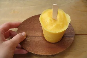 Да се ​​научим да се готви у дома, без да popsicles машина за лед сметана
