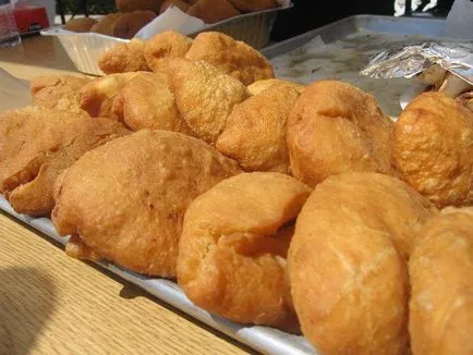 Пържени банички с картофи от тесто с мая
