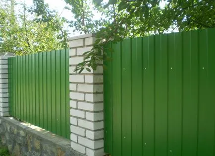 Ограда за частния дом - който материал, за да изберете за оградата - 100 снимка идеи (избрано) Ограда за частния дом - който материал, за да изберете за оградата - 100 снимка идеи