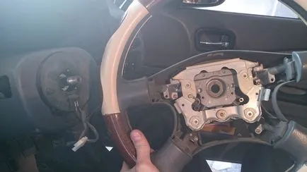 10 Отстраняване на кормилото за Nissan Sunny, или в търсене на подслушване в волана (част 1)