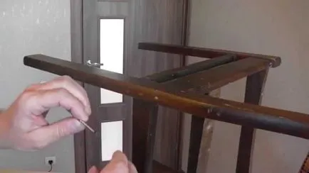 Столът лепило