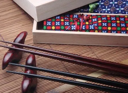 Как да се държат правилно клечките