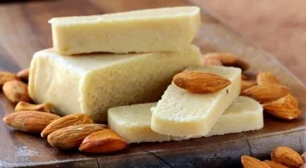 Марципан маса, която е