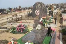 Как да украсят гробове в гробищата
