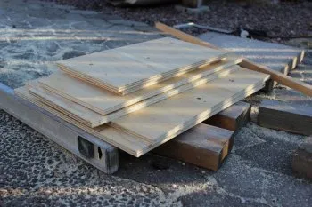 Жилища за колоната с ръцете си