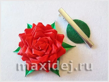 Розета от сатенени панделки с ръцете си