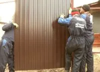Огради от метални листове със собствените си ръце