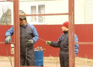 Огради от метални листове със собствените си ръце