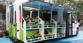 Бизнес печат върху тениски подробни изчисления