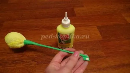 Лалета от бонбони с ръце