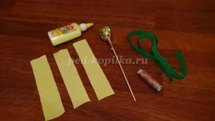 Лалета от бонбони с ръце