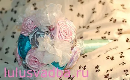 Булчински букет с техните ръце стъпки от изкуствени цветя Майсторски оригинален букет
