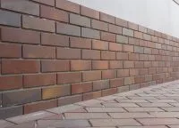 Как да се украсяват външната страна на къщата сутерен