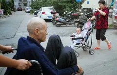 Антарктида се различава от Арктика и Антарктика (в непосредствена близост Pacific) Какво е различен от Антарктика Антарктика и Арктика