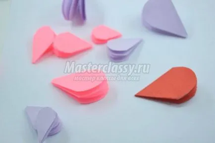Цветя направени от хартия с децата