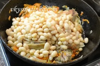 Bean яхния с пиле - рецепта със снимки