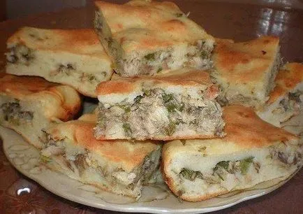 Подготовка торта тесто на консерви, картофи и ориз (получаване) Готвене пай с консервирани тесто, картофи и ориз