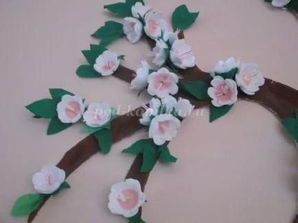 Birch на паната с ръцете си за проектиране на детска градина