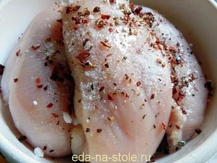 Как да се маринова пилешките гърди, храна на масата