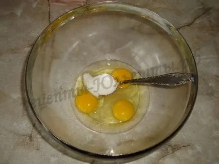 Палачинки на тънък млякото, красива, не се залепват за тигана!